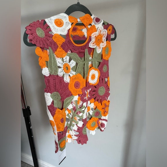 Vibrant Floral Crochet Blouse - Picture 5 of 9